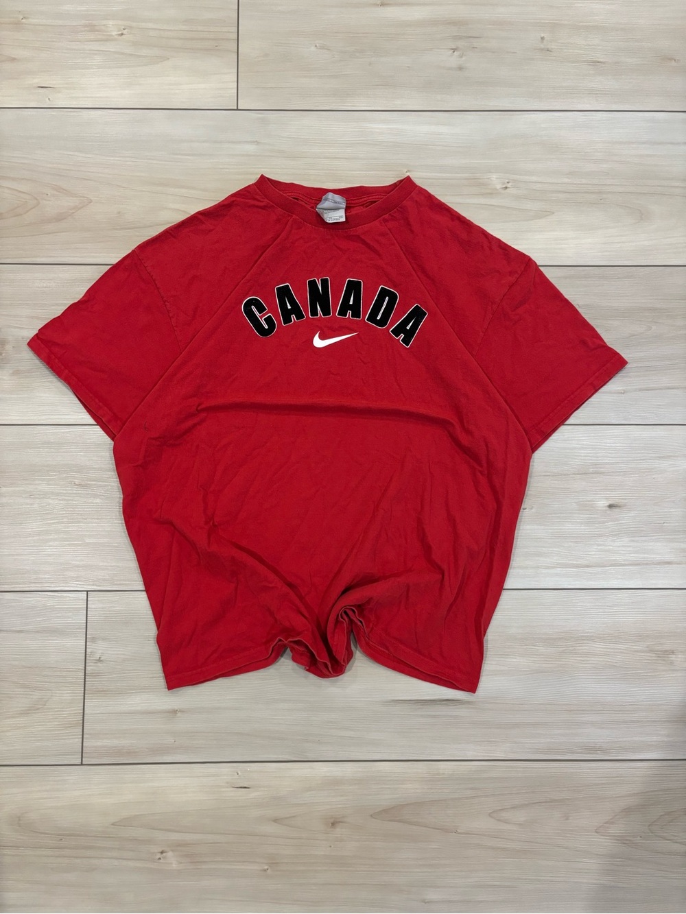 Nike Vintage 2000s Y2K Red Canada Arch center swoosh Logo Mens Tee